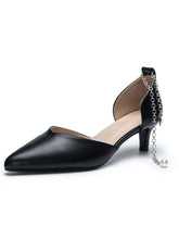 Tacones bajos con punta puntiaguda y cadena de punto